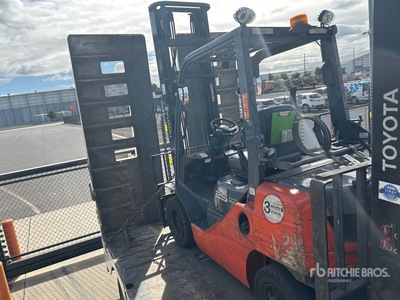2017 Toyota 32-8FD25 Forklift
