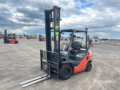 2017 Toyota 32-8FD25 Forklift