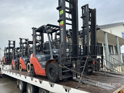2017 Toyota 32-8FD25 Forklift