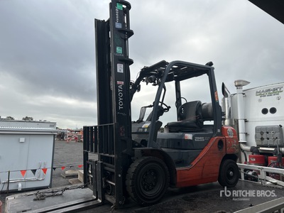 2017 Toyota 32-8FD25 Forklift