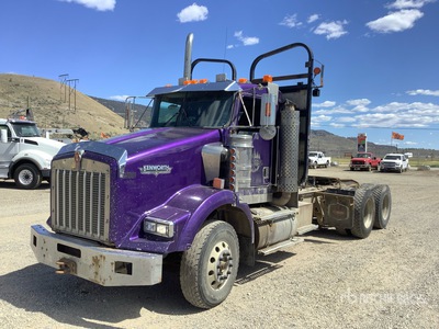 2002 Kenworth T800 تراكتور شاحنة كابينة النوم (ثنائية المحور)