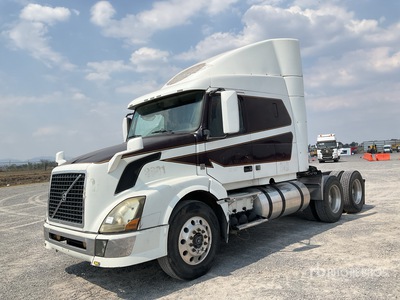2014 Volvo VNL 6x4 Tractocamion con Dormitorio / T/A Sleeper Truck Tractor