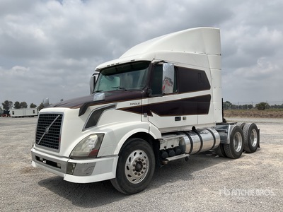 2014 Volvo VNL 6x4 Tractocamion con Dormitorio / T/A Sleeper Truck Tractor