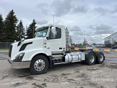 2016 Volvo VNL64300 6x4 تراكتور شاحنة نهارية (ثنائية المحور)