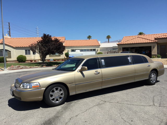 2010 Lincoln Town Car Limousine