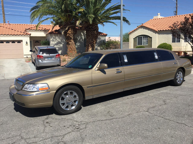 2008 Lincoln Town Car Limousine