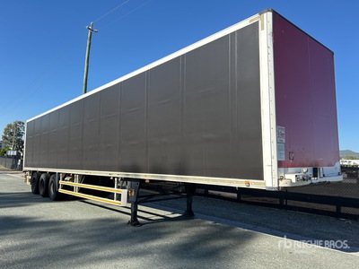 2013 Schmitz Cargobull Tri/A Remolque de furgoneta
