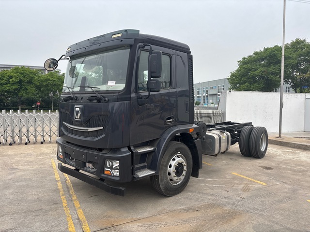 2024 XCMG XGA1180D5EAX 4x2 Sleeper Cab & Chassis (Unused)