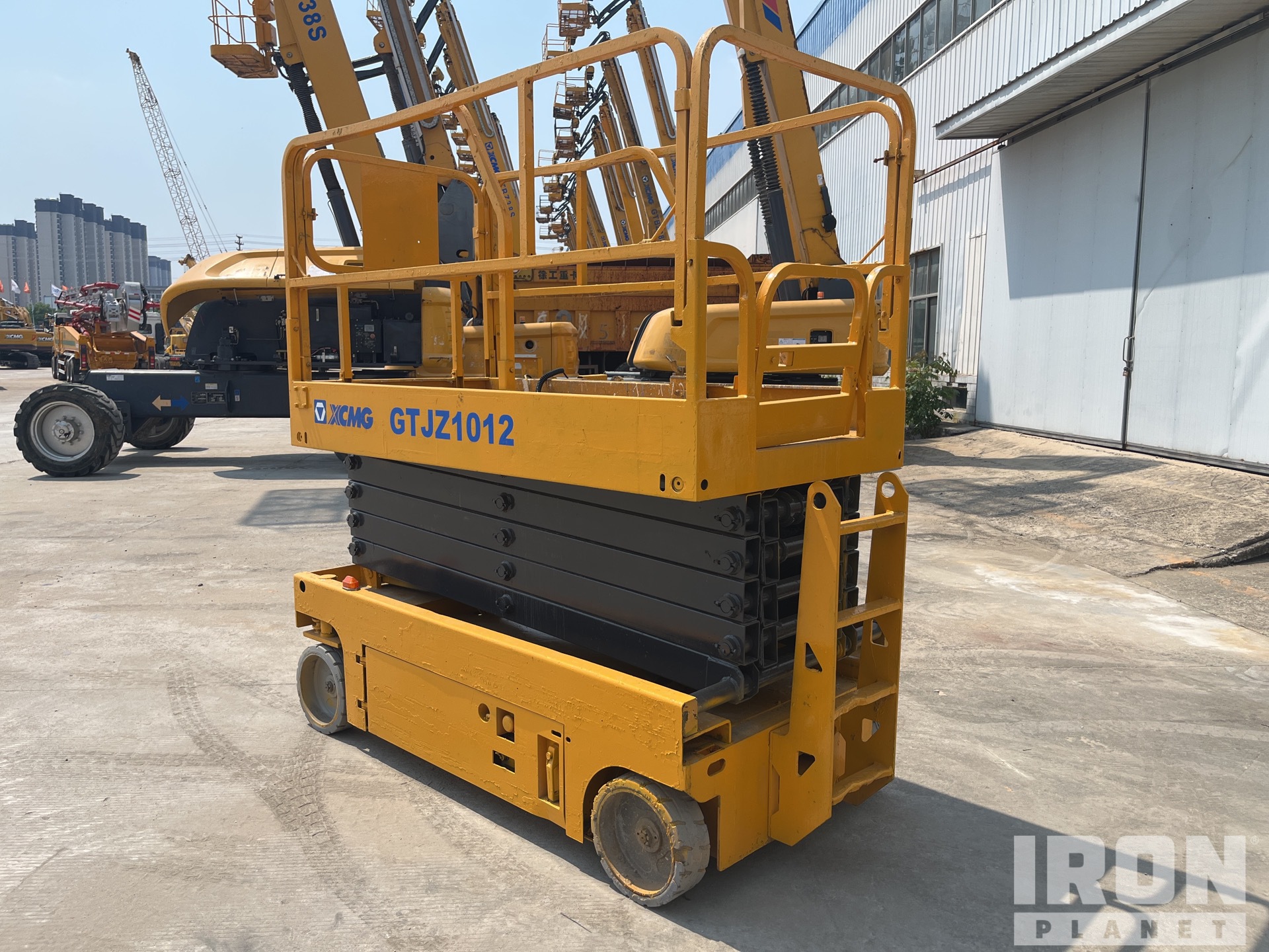 2017 XCMG GTJZ1012 Electric Scissor Lift in Xuzhou, Jiangsu, China