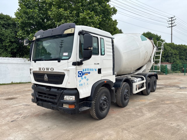 2020 Sinotruck Howo 8x4 Sleeper Mixer Truck