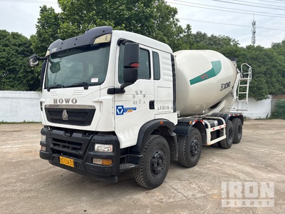 2020 Sinotruck Howo 8x4 Sleeper Mixer Truck