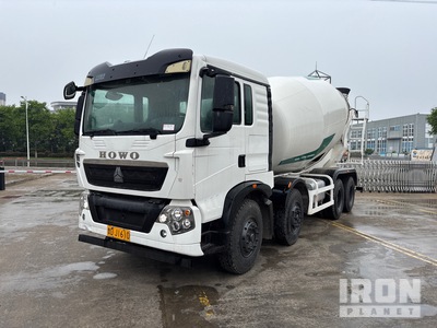 2020 Sinotruck Howo 8x4 Sleeper Mixer Truck