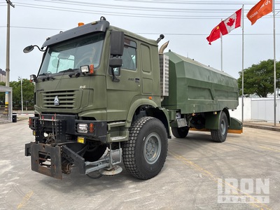 2020 Sinotruck Howo 4x4 Sleeper Snow Plow Truck
