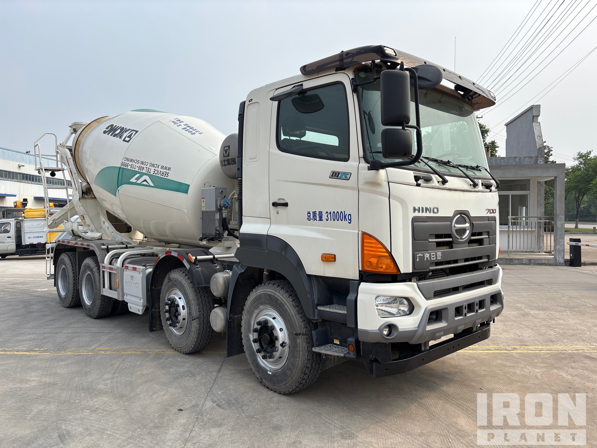 2023 Hino 700 8x4 Twin-Steer Mixer Truck in Xuzhou, Jiangsu, China