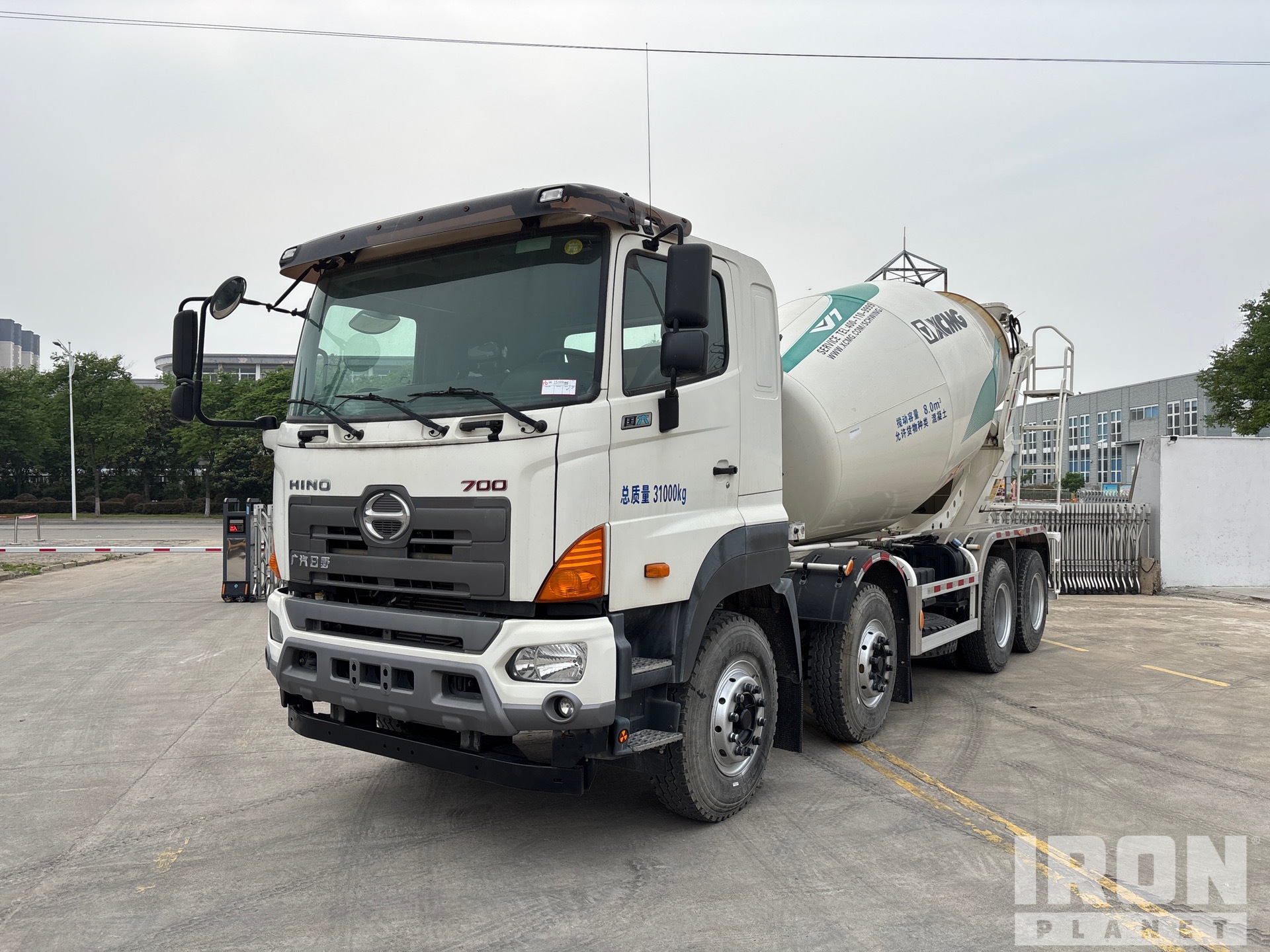 2023 Hino 700 8x4 Twin-Steer Mixer Truck in Xuzhou, Jiangsu, China