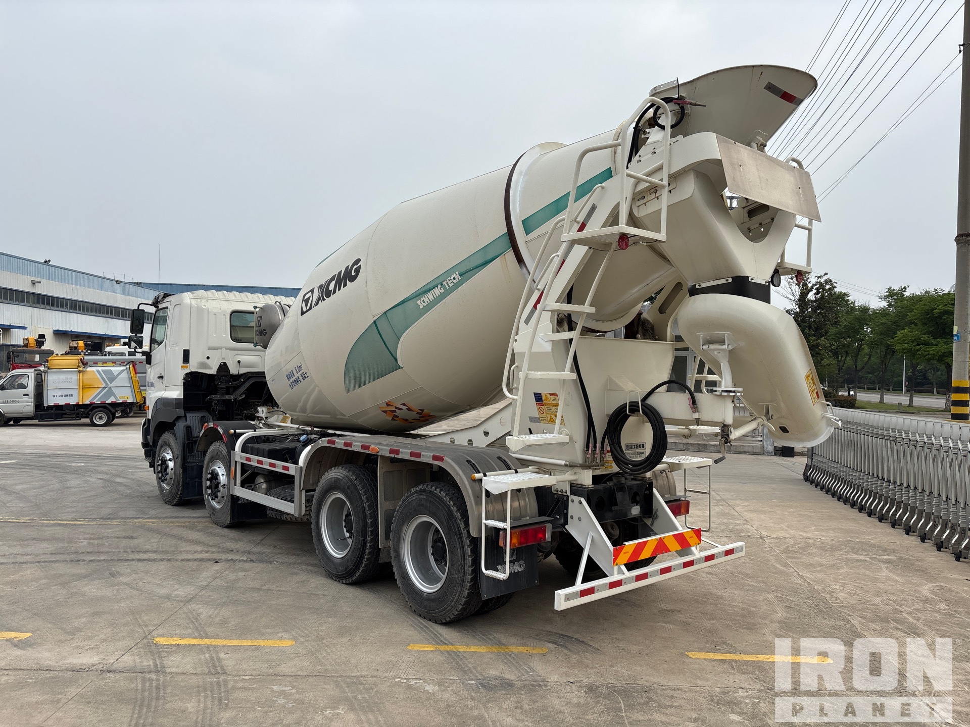 2023 Hino 700 8x4 Twin-Steer Mixer Truck in Xuzhou, Jiangsu, China