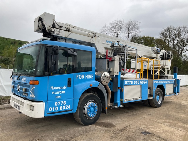 2003 Bronto Skylift F32RL 32 m on 2003 Mercedes-Benz Econic 4x2 Bucket Truck