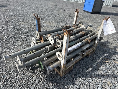 Quantity of (6) Hynnebeck Steel Prop A160 Scaffolding