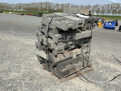 Quantity of (45) ZND/HERAS FENCE palstic, concreat Foot. Scaffolding