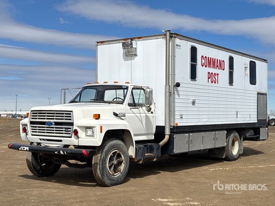 1988 Ford F-700 4x2 Command Center Truck