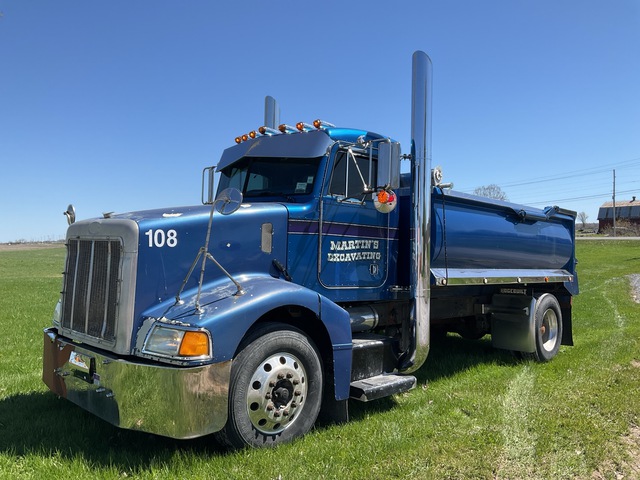 2003 Peterbilt 385 4x2 S/A Dump Truck
