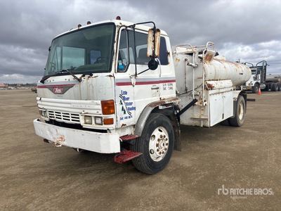 1989 Hino FF 1700 gal 4x2 Camión-cisterna
