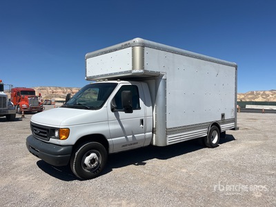 2007 Ford E-450 Super Duty 4x2 Moving Van Truck