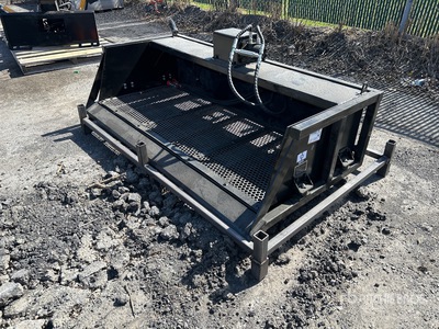 2026 GIYI GY-VB79 79 in Vibrating Pala Cribadora para Minicargadora (Unused)