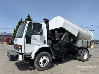 Sunvac SVIII on 1993 Ford CF7000 Sweeper Truck