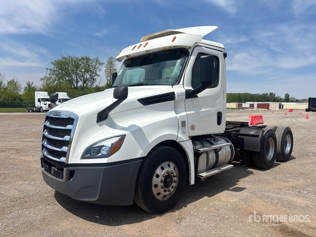 2019 Freightliner Cascadia 126 6x4 T/A Day Cab Truck Tractor