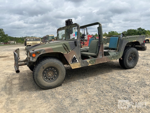 AM General M1097R1 HMMWV 4 Door w/Truck Body