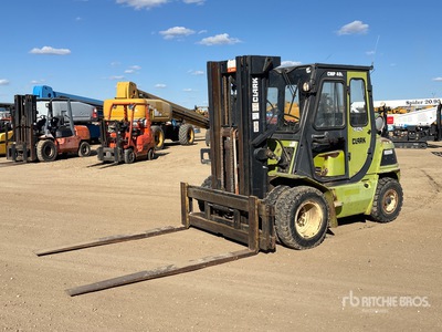 2006 Clark CMP40L 7170 lb Pneumatic Tire رافعة شوكية