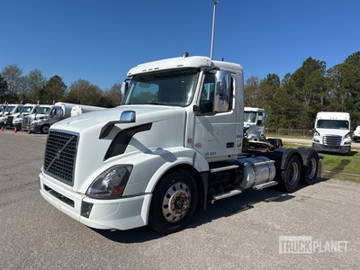 2016 Volvo VNL 6x4 T/A Day Cab Truck Tractor