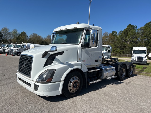 2016 Volvo VNL 6x4 T/A Day Cab Truck Tractor