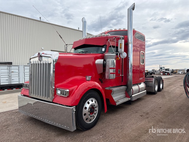 2007 Kenworth W900 6x4 T/A Sleeper Truck Tractor