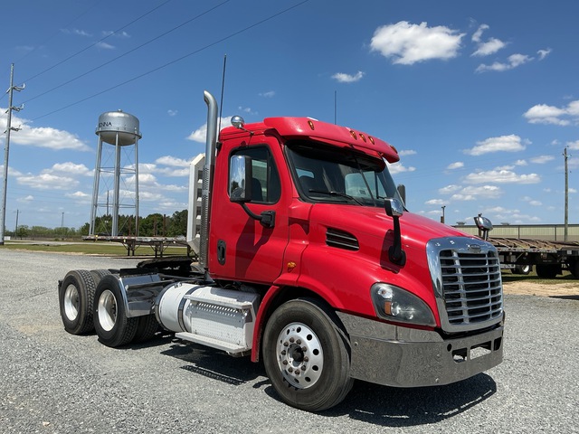 2015 Freightliner Cascadia 125 6x2 T/A Day Cab Truck Tractor