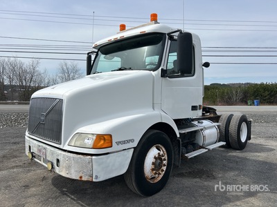 1999 Volvo WG64 4x2 S/A Day Cab Truck Tractor