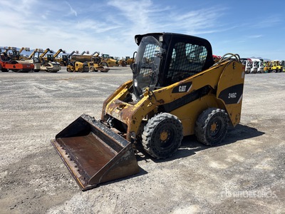 2010 Cat 246C Two-Speed を見 Skid-Steer Loader