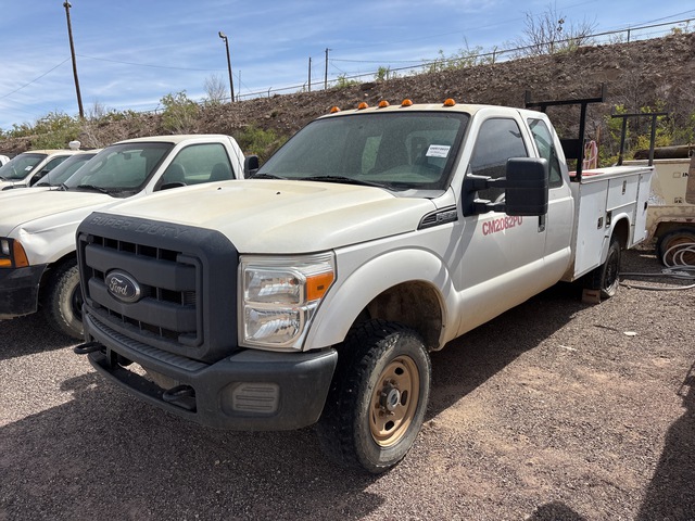 2012 Ford F-350 XL 4x4 Extended Cab Utility Truck