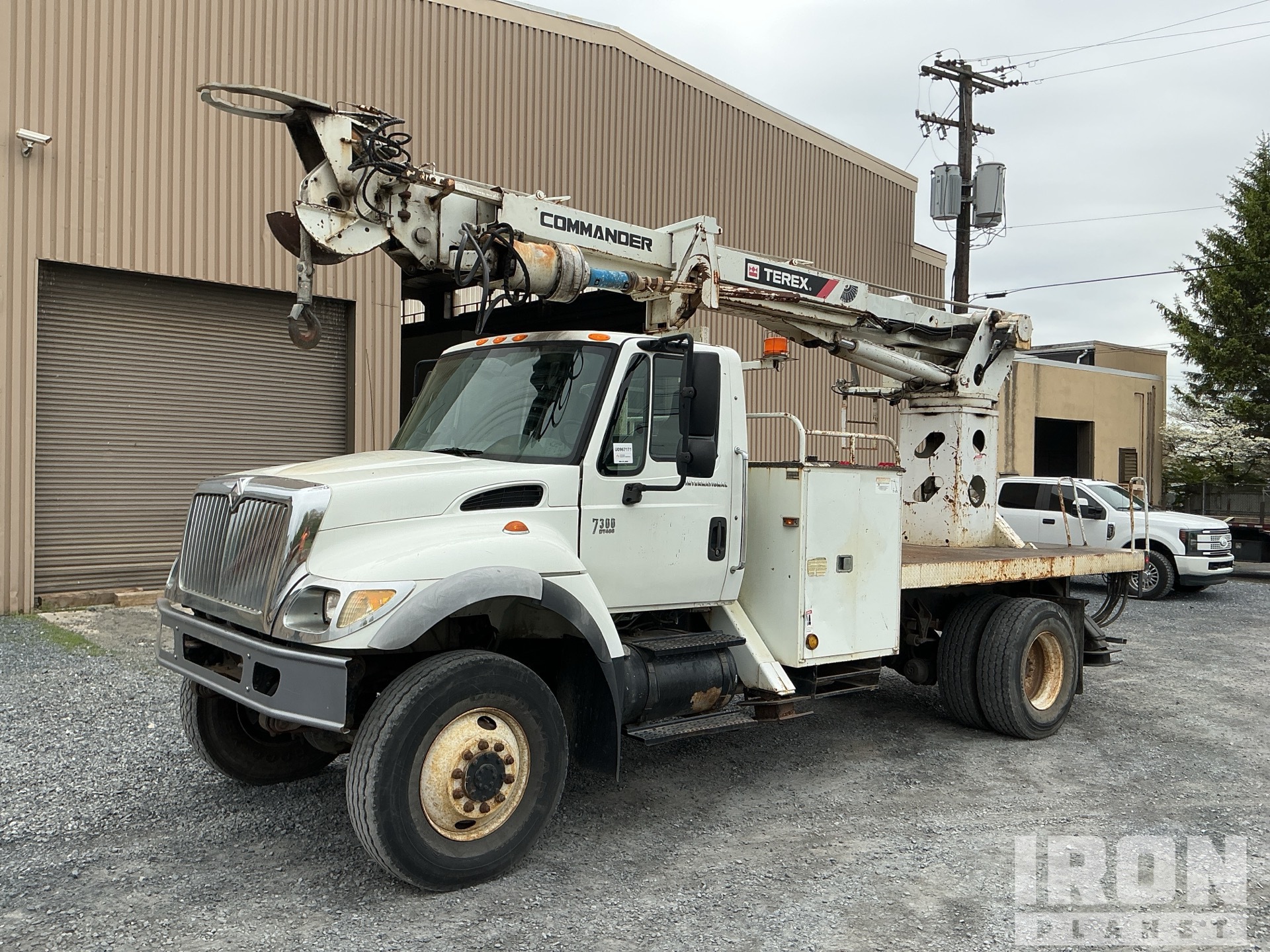 Terex Commander 4047 on 2007 International 7300 4x4 Digger Derrick