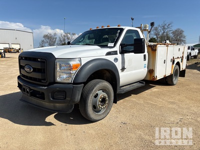 2015 Ford F-450 XL 4x2 Utility Truck