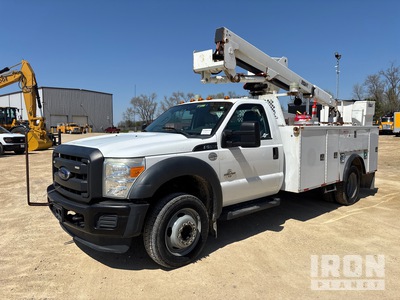 2014 Versalift SST-37EIH-01 37 ft on 2015 Ford F-550 XL 4x2 高所作業車