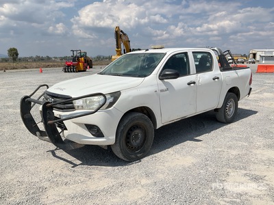 2018 Toyota Hilux 4x4 Crew Cab Camioneta / Pickup