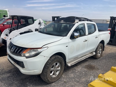 2018 Mitsubishi L200 4x4 Crew Cab Camioneta (INOPERABLE) / Pickup (Inoperable)