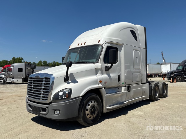 2018 Freightliner Cascadia 125 6x4 T/A Sleeper Truck Tractor