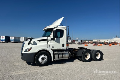 2018 Freightliner Cascadia 126 6x4 T/A Day Cab Truck Tractor