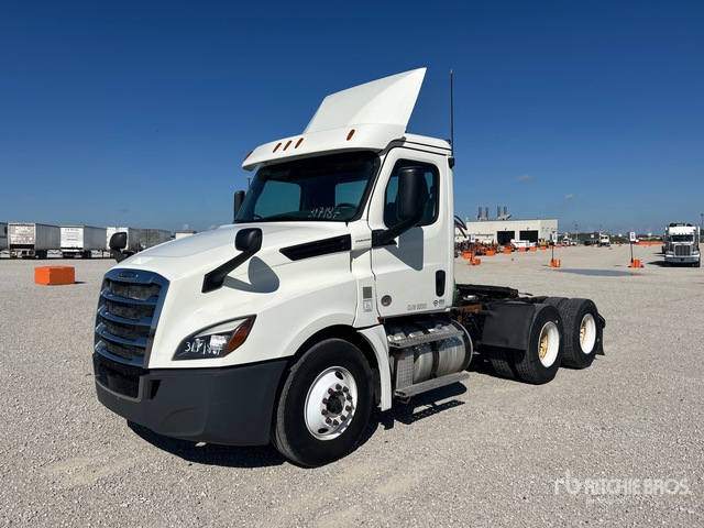2018 Freightliner Cascadia 126 6x4 T/A Day Cab Truck Tractor
