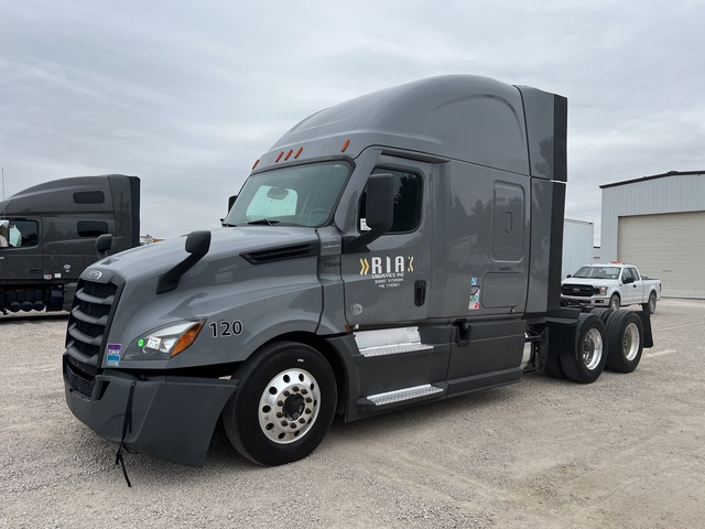 2023 Freightliner Cascadia 126 T/A Sleeper Truck Tractor