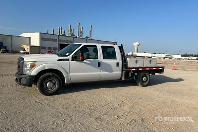 2015 Ford F-250 4x2 Crew Cab Flatbed Truck