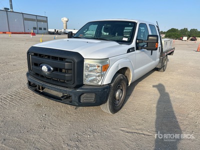 2015 Ford F-250 4x2 Crew Cab Ciężarówka z płaską platformą
